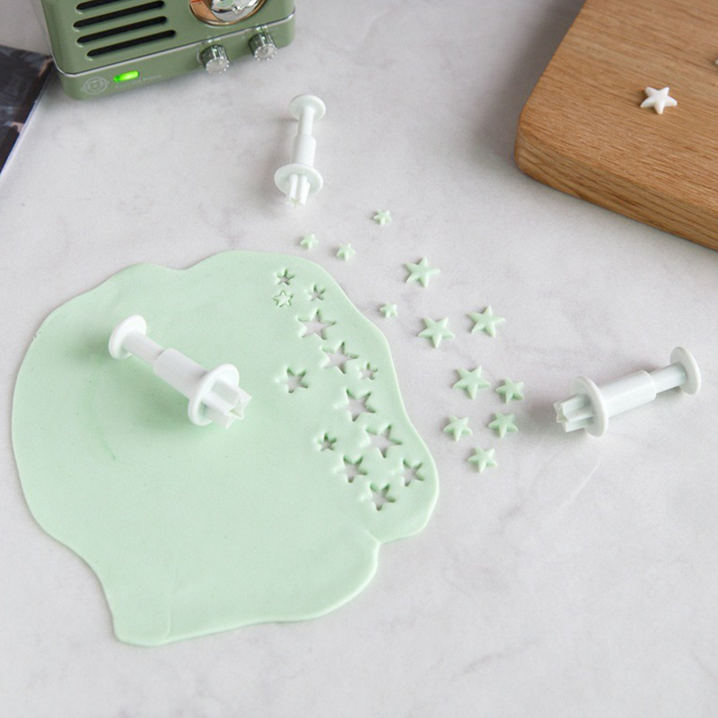 3pcs Five-pointed Star-shaped Pressed Spring Biscuit Molds- Plastic Geometric Cookie Cutters for Candy , Cake Craft& DIY Decorative Baking Tools- Ideal for Valentine's Day, Halloween, Christmas& Holiday Dessert Making - Image 4