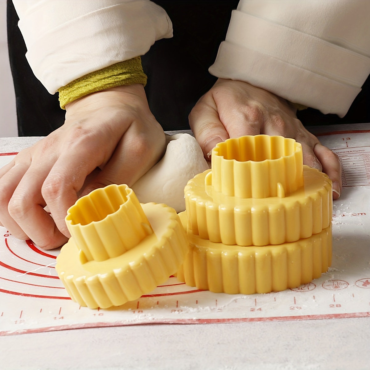 3pcs, Double Sided Cookie Cutters, Round Flower Shaped Pastry Cutters, Biscuit Molds, Baking Tools, Kitchen Accessories - Image 5