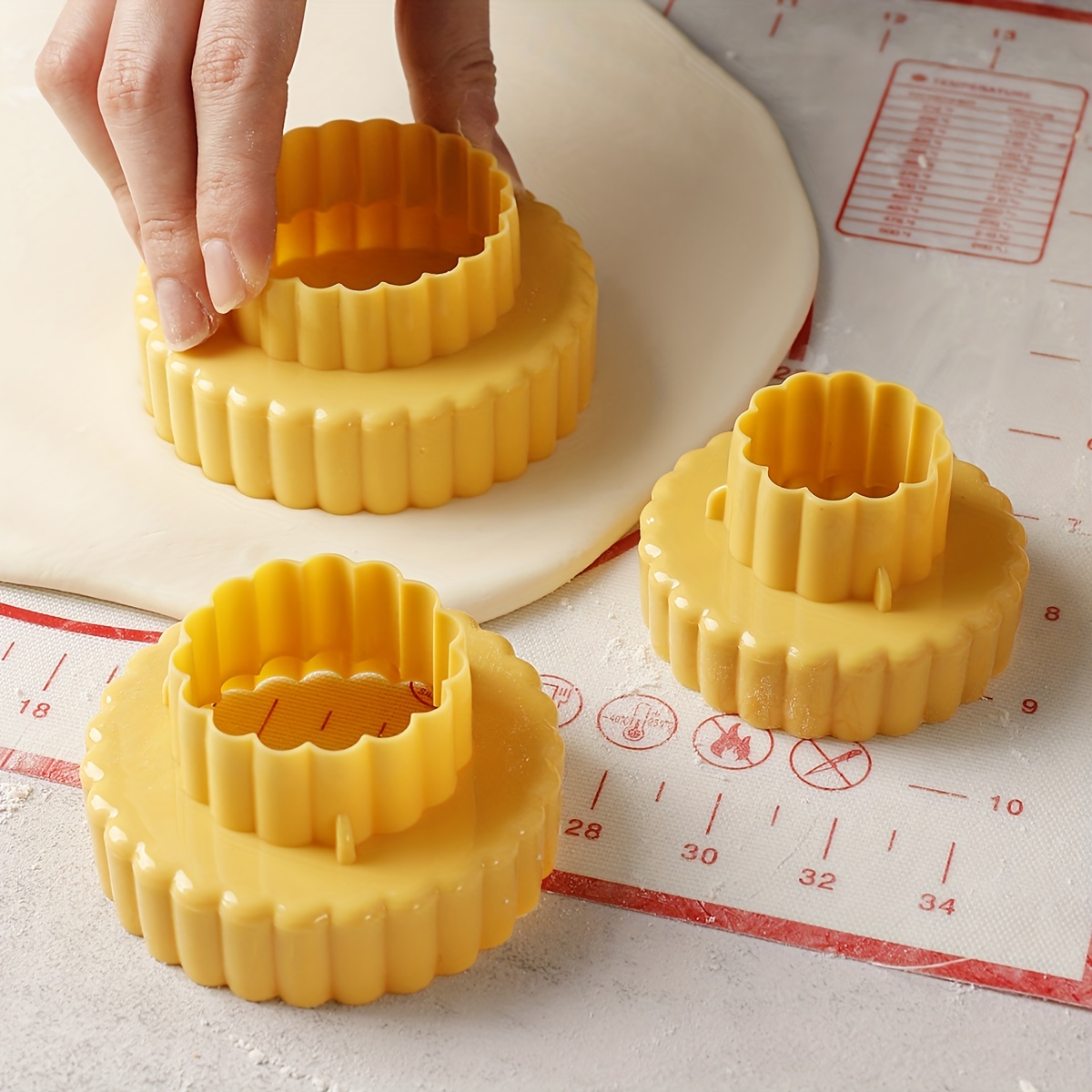 3pcs, Double Sided Cookie Cutters, Round Flower Shaped Pastry Cutters, Biscuit Molds, Baking Tools, Kitchen Accessories