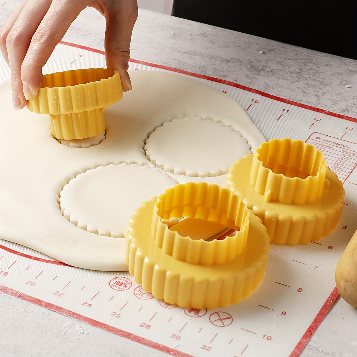 3pcs, Double Sided Cookie Cutters, Round Flower Shaped Pastry Cutters, Biscuit Molds, Baking Tools, Kitchen Accessories - Image 2