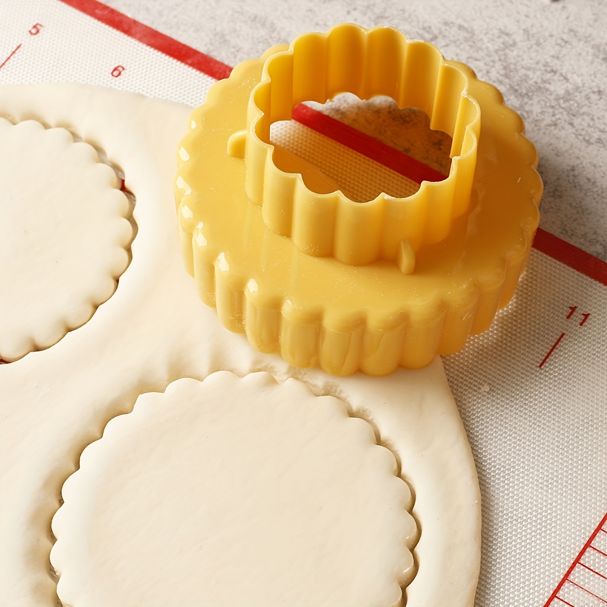 3pcs, Double Sided Cookie Cutters, Round Flower Shaped Pastry Cutters, Biscuit Molds, Baking Tools, Kitchen Accessories - Image 4
