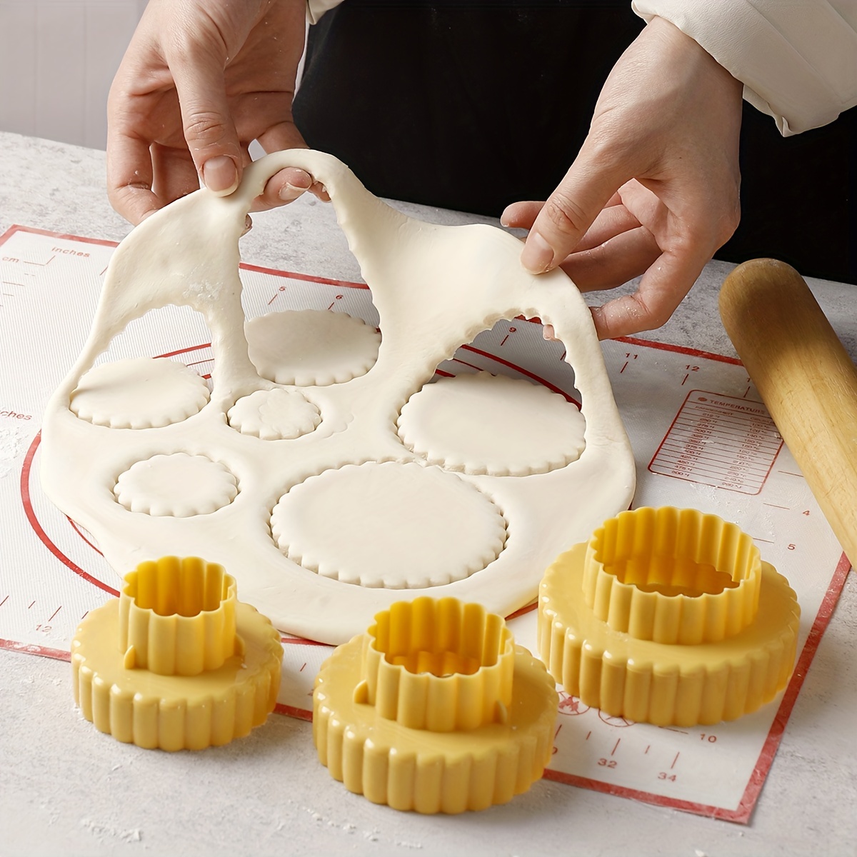 3pcs, Double Sided Cookie Cutters, Round Flower Shaped Pastry Cutters, Biscuit Molds, Baking Tools, Kitchen Accessories - Image 6