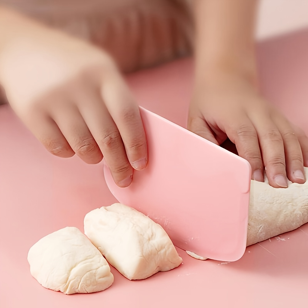 1pc Durable Plastic Baking Scraper, 5.4 Inches, with a Frosted Contact Surface and Smooth Edges. Features a Round Hole Design for Easy Storage. Ideal for Transferring and Cutting Cake, Pastry, Desserts, Bread Dough, and Pastries, as Well as Mixing