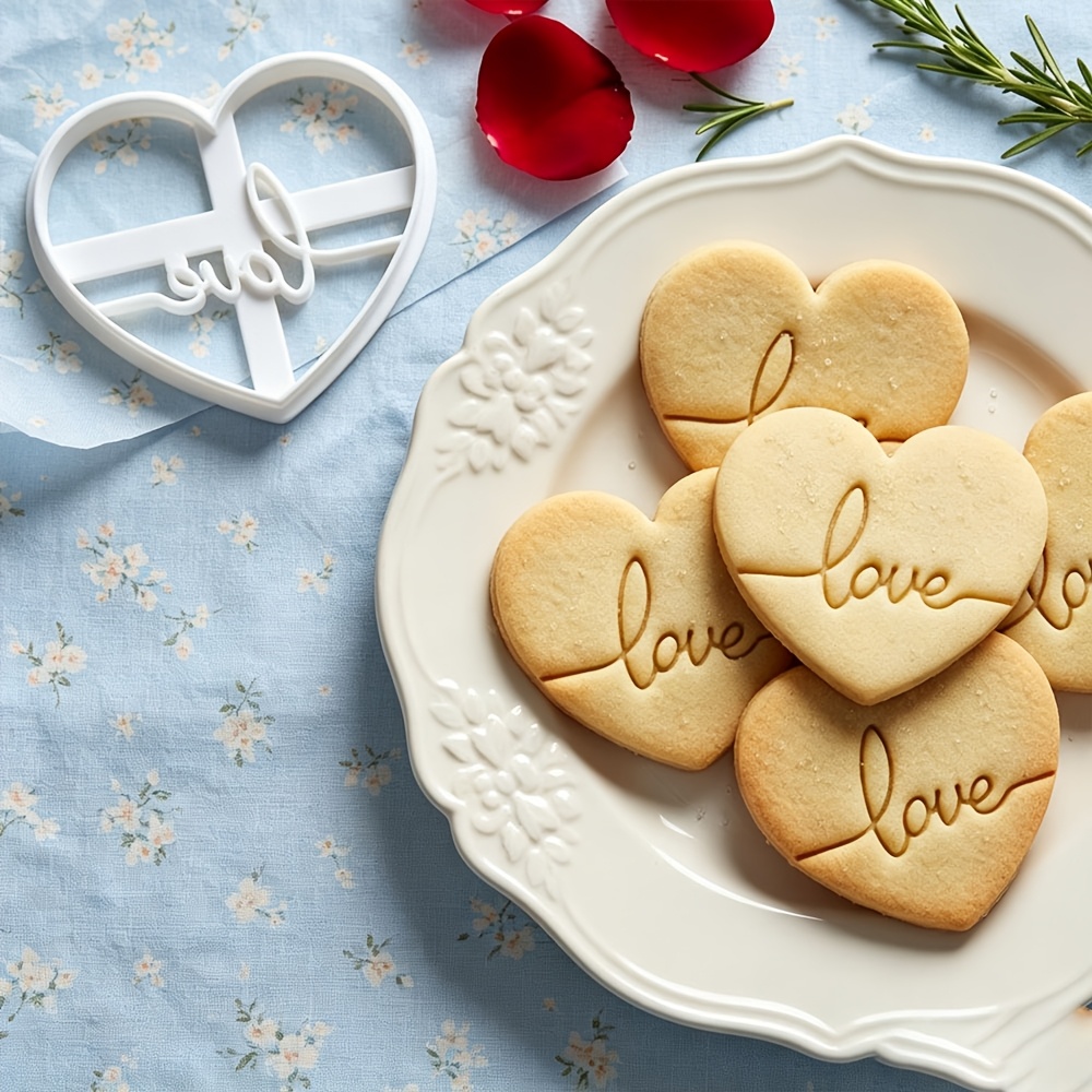 Heart-shaped Cookie Cutter, Symbol of LOVE, Cookie Cutter, Decorative Cookie Mold, Easy-to-use Baking Tool, Can Be Used for Fondant Cutting, Practical Cookie Stamp, Essential Baking Tool for Family Gatherings