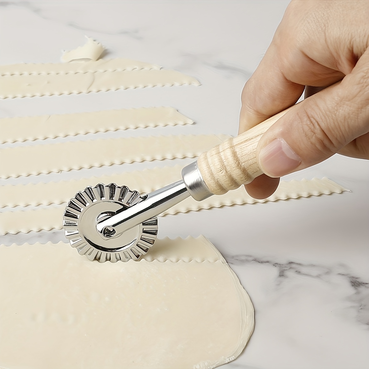 1pc Zinc Alloy Lace Cookie Cutter, Embossed Rolling Pizza Cutter, Handheld Dough Roller, Creative Baking Pastry Tool, Pizza Cutter for Christmas, Valentine's Day, Ramadan Gatherings