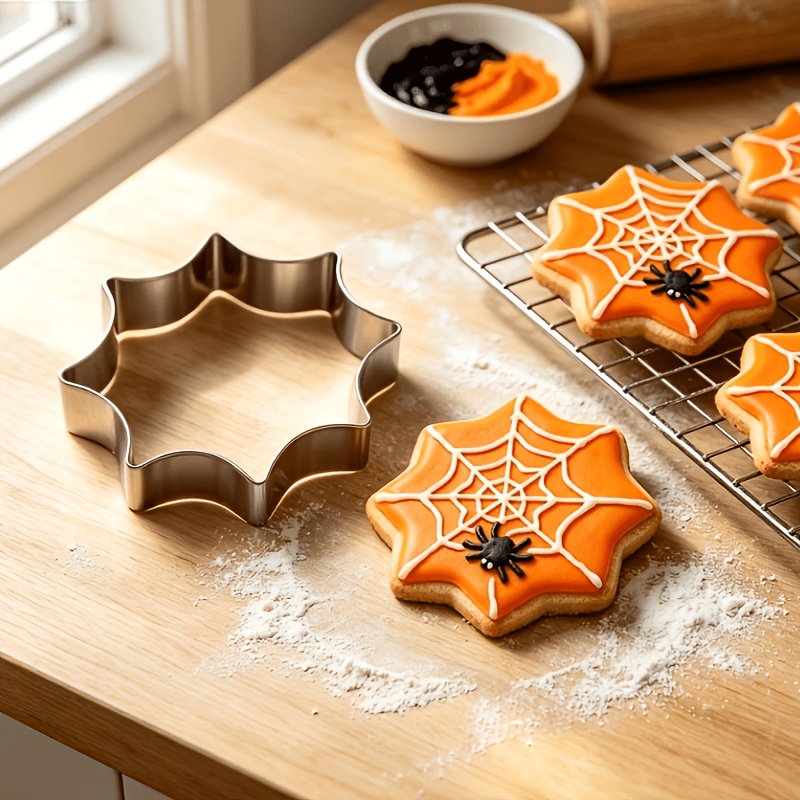 Halloween Ambiance Artifact! Metal Star-Shaped Cookie Cutter, Easily Make Spiderweb-Shaped Cookies, Paired with Orange Frosting And Little Spider Decorations, Halloween Homemade Dessert Ambiance Full