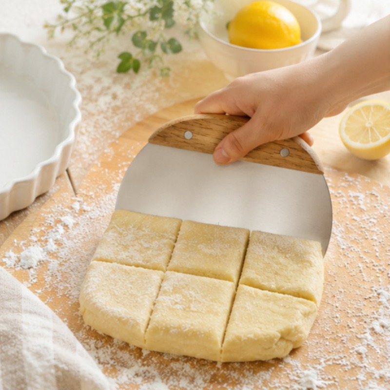 1pc Half-round Dough Cutter, Oak Wood Handle, Stainless Steel Pastry Scraper, 4.33inch X 6.3inch, Dual-side Scale, Sharp Edge, Easy Grip, for Dough Dividing, Bread Shaping, Pizza, Pie Crust, Cookie Dough, Kitchen Baking, Home Prep